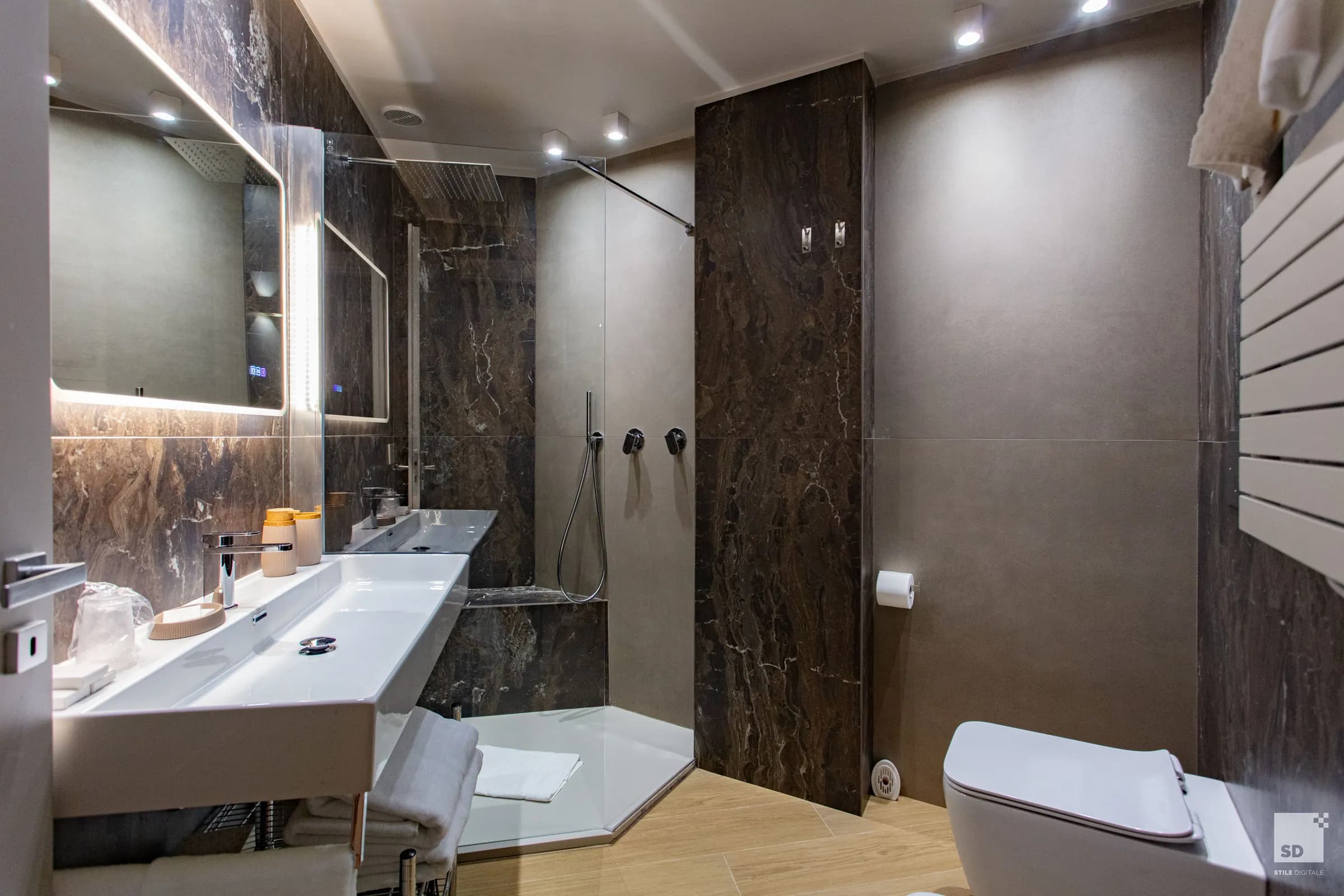 Bagno in marmo — Cozy Suite