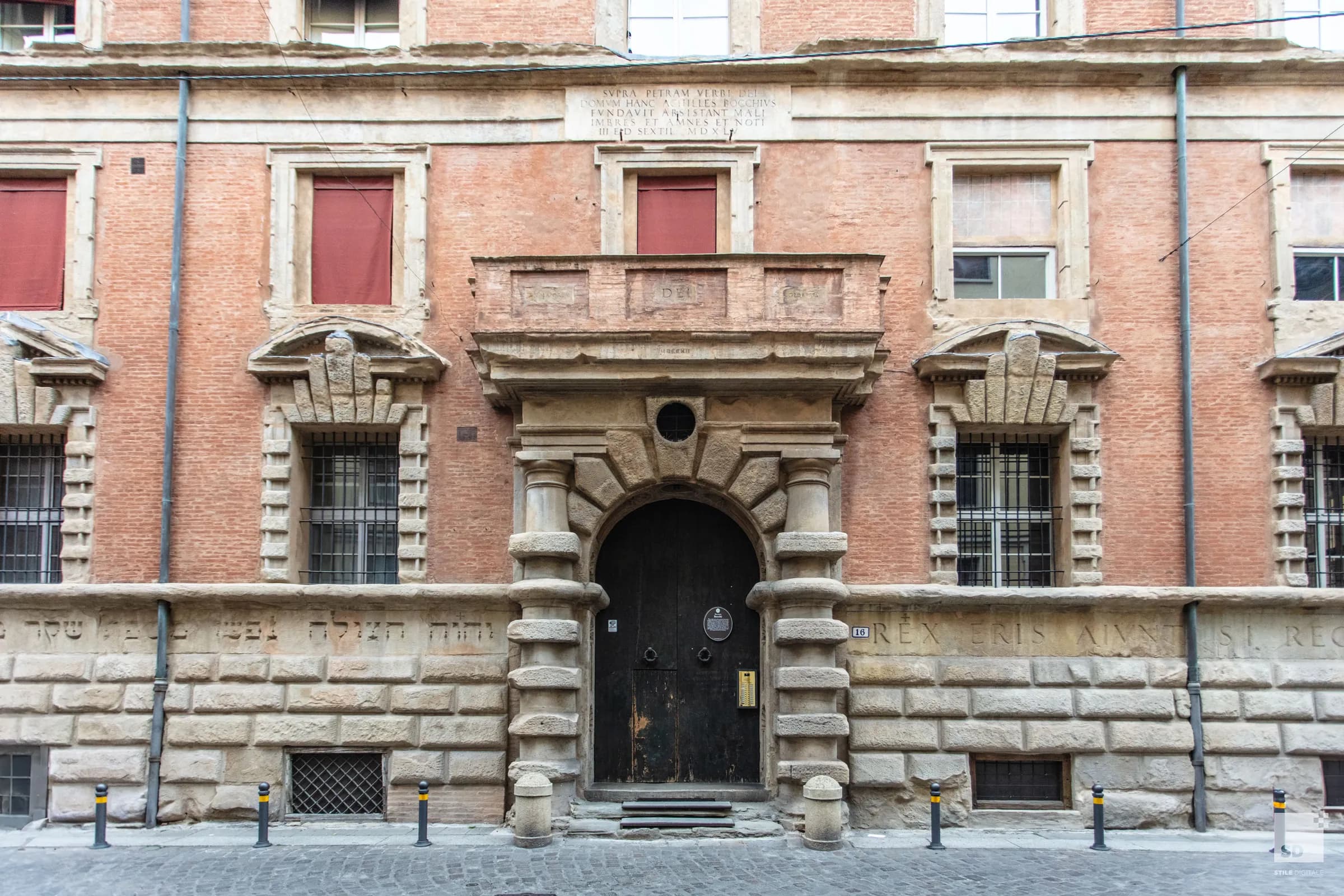 La facciata di Palazzo Bocchi in Via Goito.