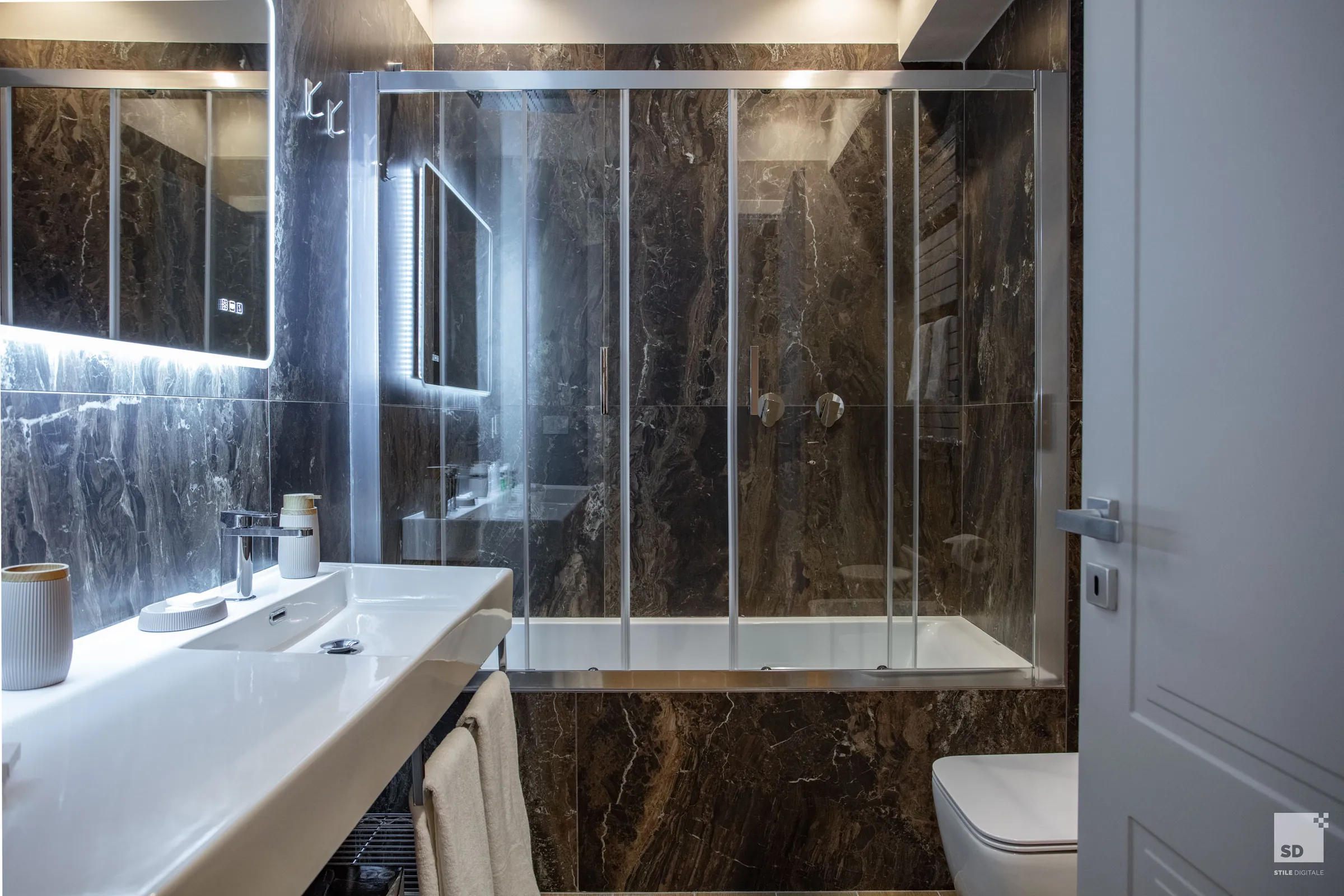 Bagno in marmo — Wellness Suite