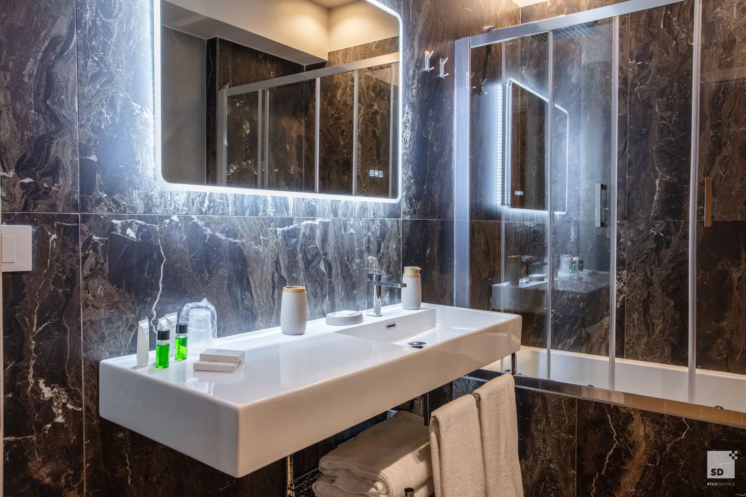 Bagno in marmo — Wellness Suite